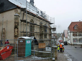 Abbau des Gerüstes an der Südseite (Foto: Karl-Franz Thiede)